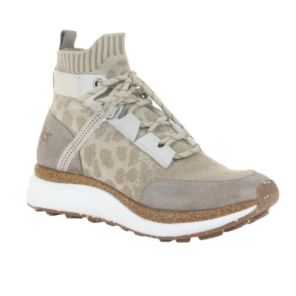 OTBT Hybrid High-Top Sneakers Khaki Leopard Size 9 Lace up Cozy Leather Neutral